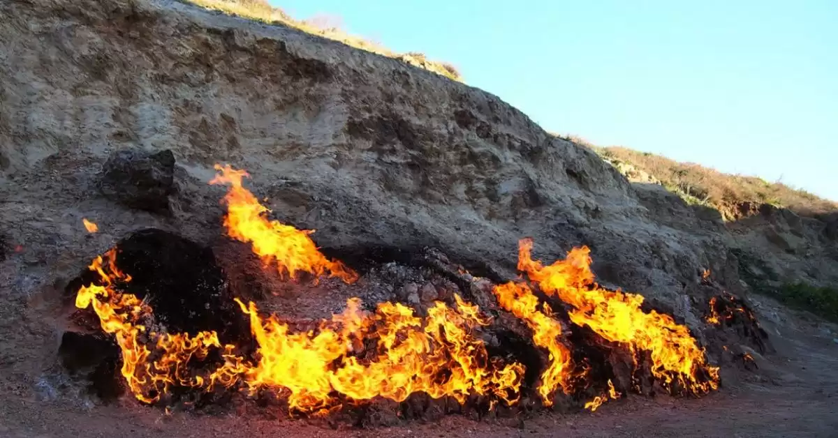 Yanardag Tour from Baku: The Eternal Burning Mountain
