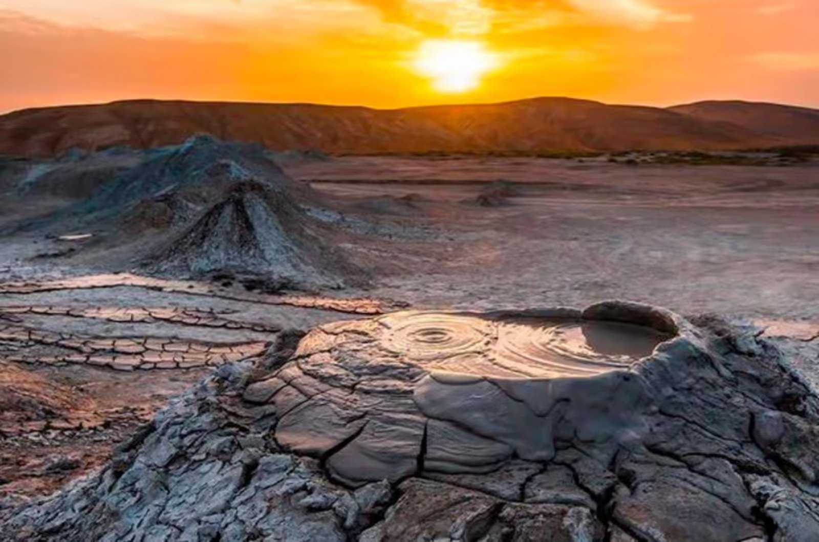 Baku Mud Volcanoes Tour: Gobustan's Bubbling Craters
